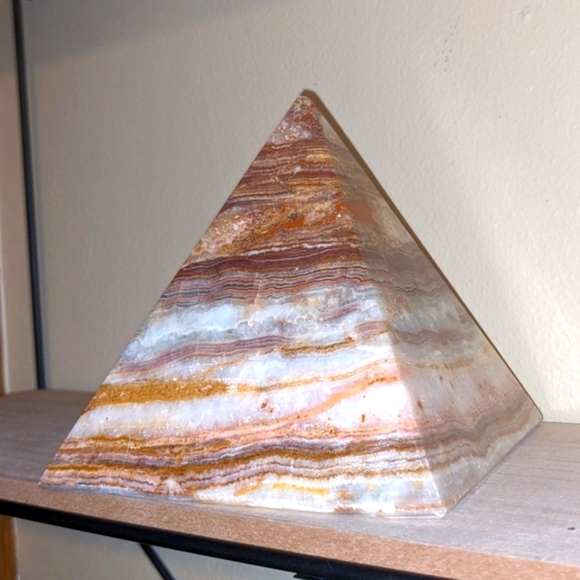Banded Onyx Pyramid From Iran 5.75" Tall & Over 2 lbs​ - Picture 2 of 15
